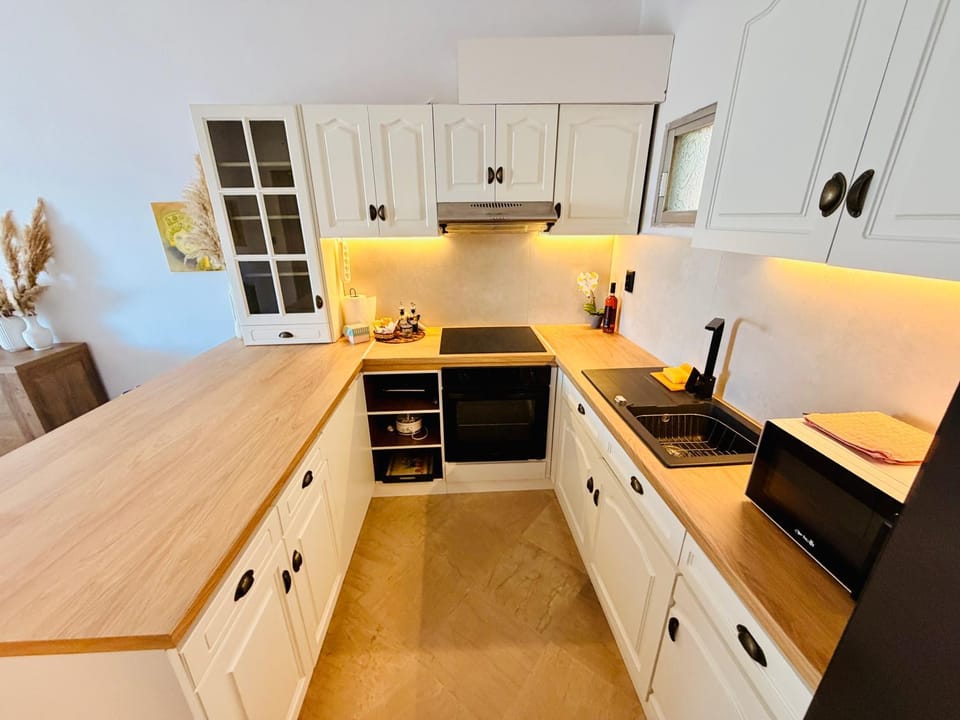 microwave, oven, kitchen