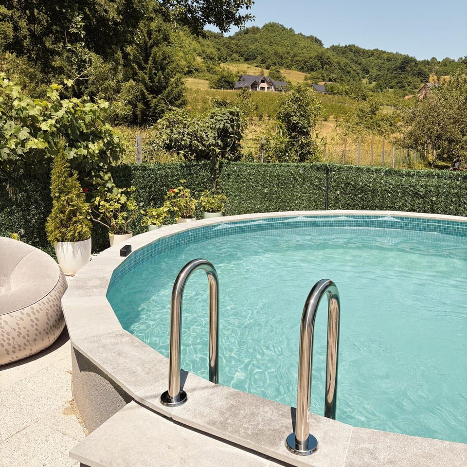 Day, Natural landscape, Hot Tub, Mountain view, Pool view, Swimming pool