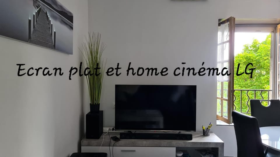 Le Cocon de la République T3 Mezzanine Belle vue plein Sud sans vis à vis dans une petite Résidence très calme Agde Centre Apartment in Agde