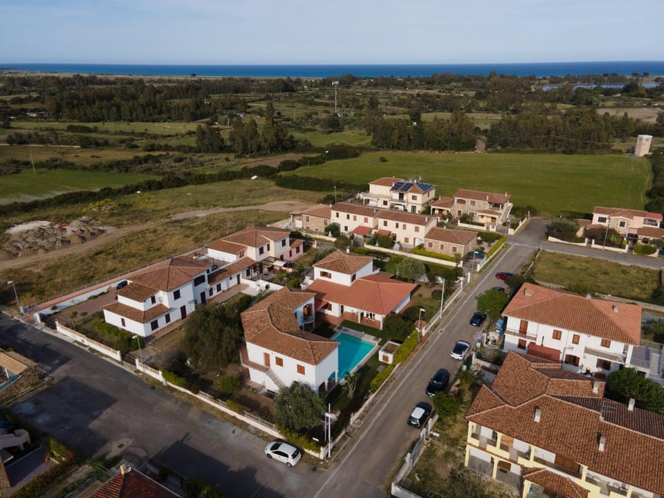 Neighbourhood, Natural landscape, Location
