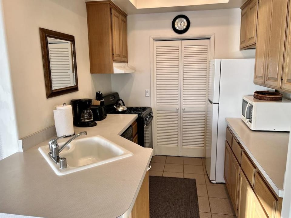 Oceanfront 2BR Condo, Private Beach & Patio, Rare Find Apartment in Carlsbad