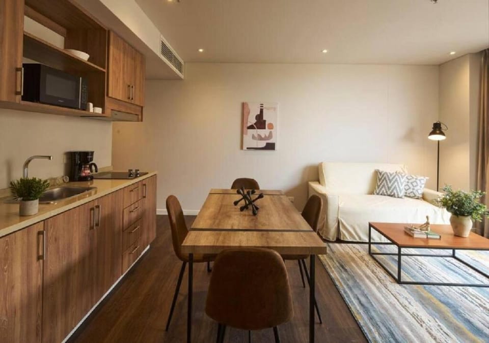 Kitchen or kitchenette, Living room, Seating area, Dining area, microwave, stove