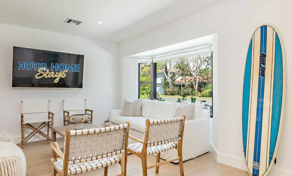 Communal lounge/ TV room, TV and multimedia, Living room, Seating area