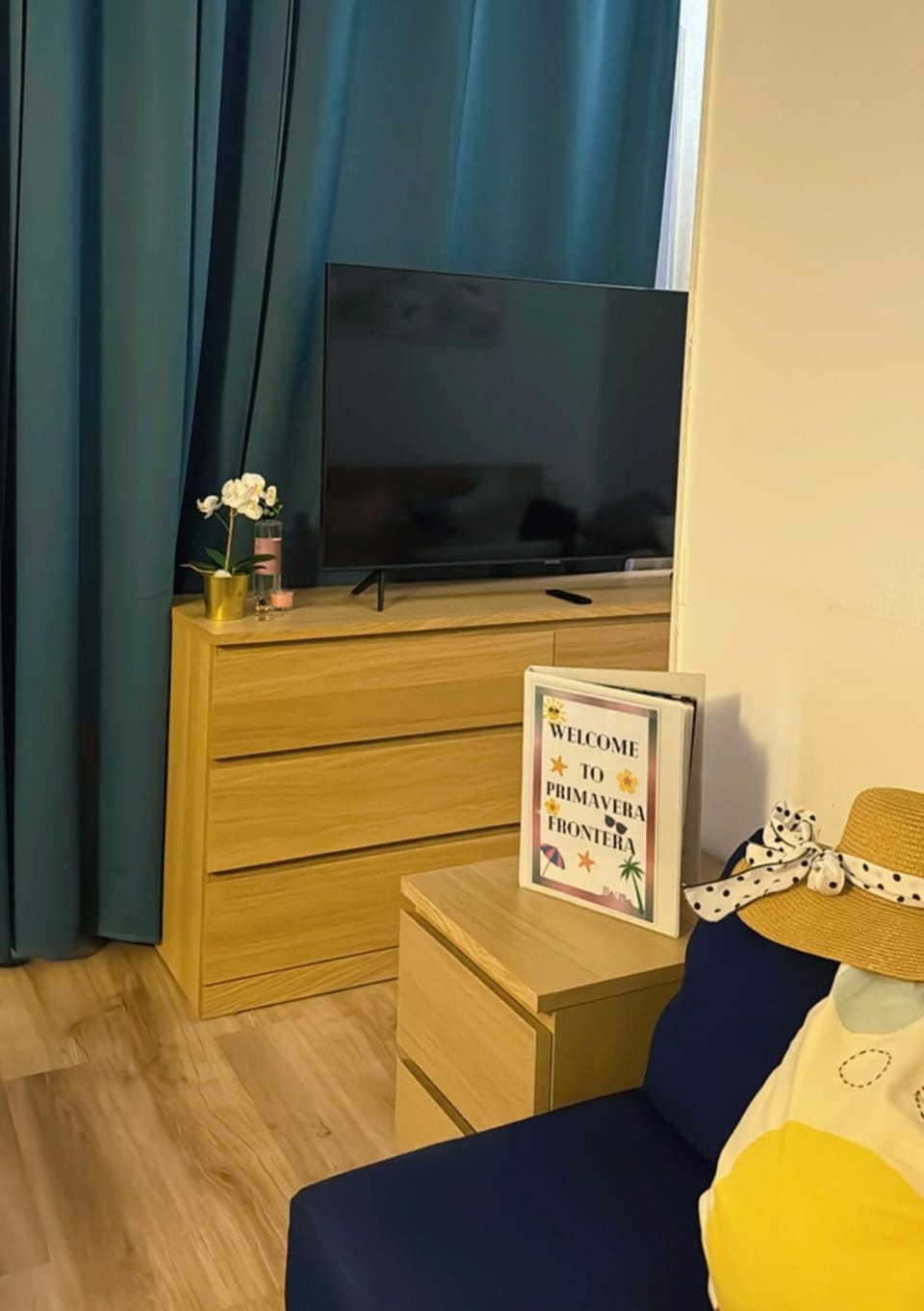 Communal lounge/ TV room, TV and multimedia, Living room, Evening entertainment