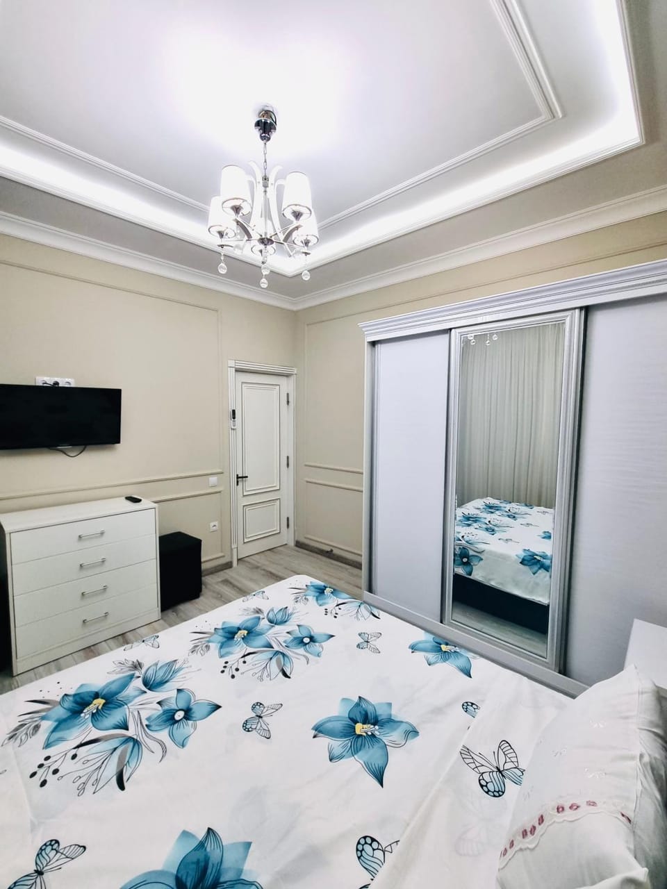 Bed, TV and multimedia, Bedroom, wardrobe