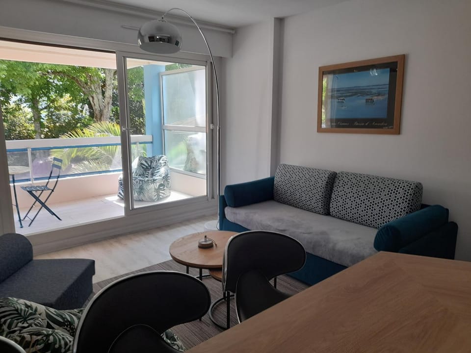 Appartement T2 à Arcachon - Proche du Casino, Centre-ville, Plage d'Eyrac, Parking et Balcon - FR-1-319-510 Apartment in Arcachon