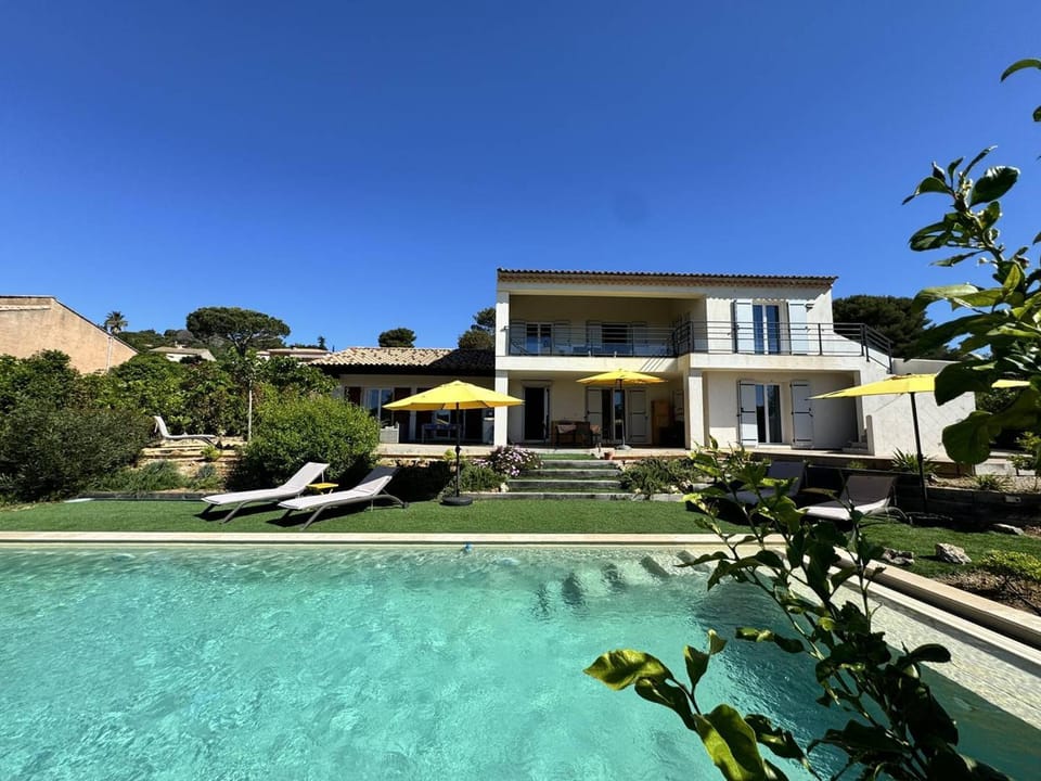 Villa de Luxe Rénovée avec Piscine, 4 Chambres, à 5 Minutes de la Plage - FR-1-726-25 Villa in La Croix-Valmer
