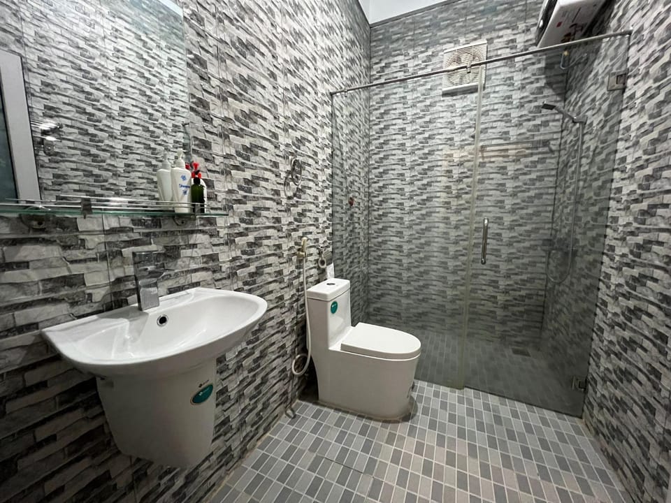 Shower, Toilet, Bathroom