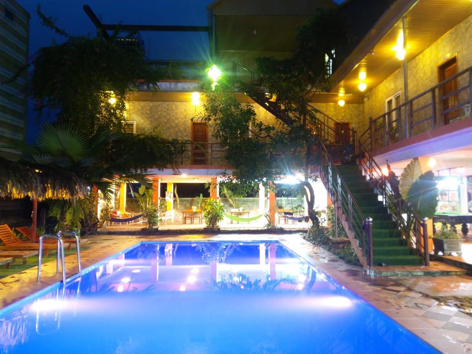 Swimming pool
