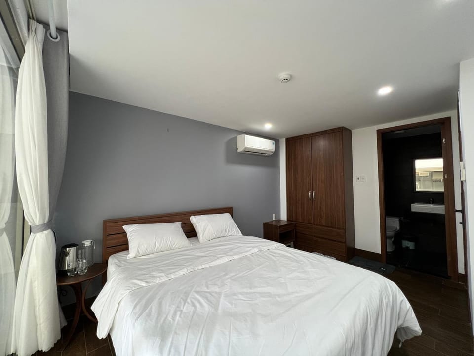 The Light Apartment - My Khe Beachside Hotel in Da Nang