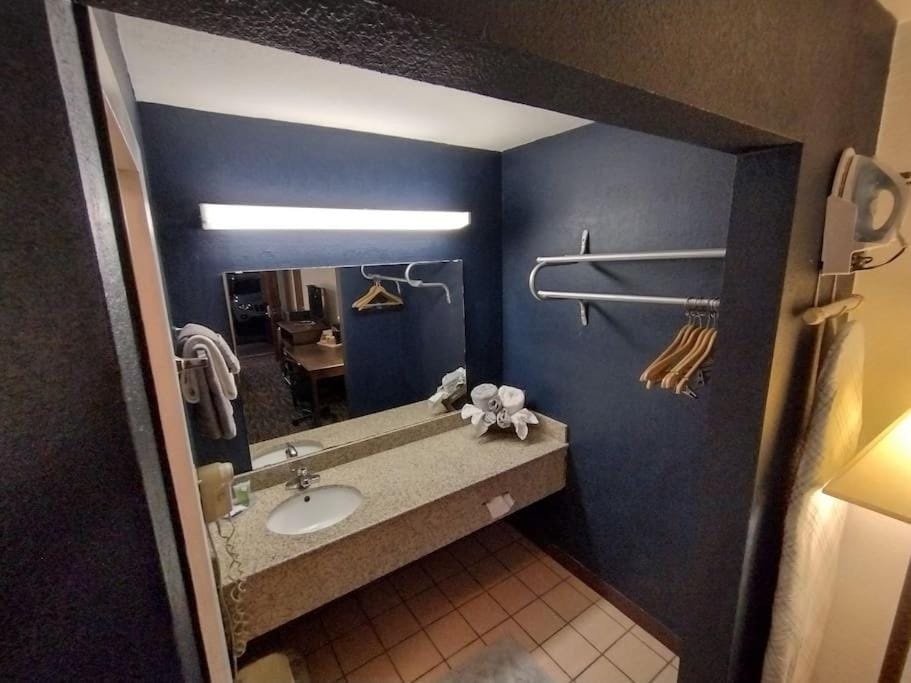 Hotel 2 Queen Beds Hotel Room 226 Booking Apartment in Stillwater
