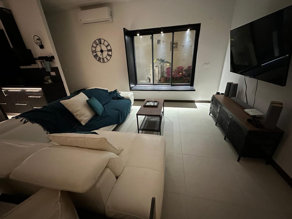 Living room, air conditioner