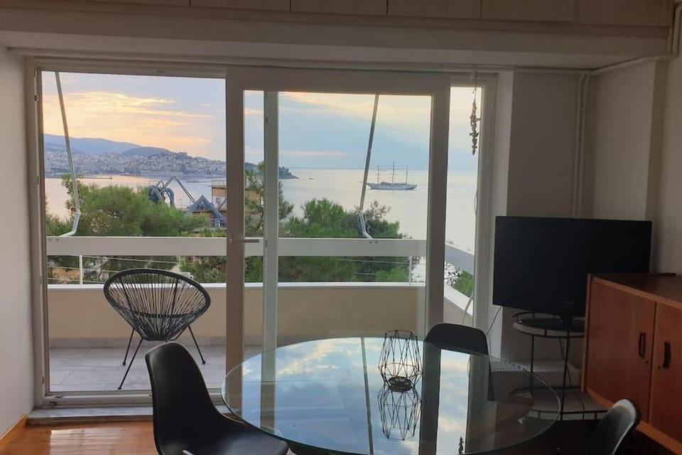 TV and multimedia, Seating area, Dining area, Sea view