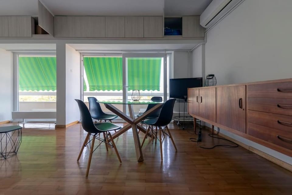 TV and multimedia, Living room, Seating area, Dining area, air conditioner