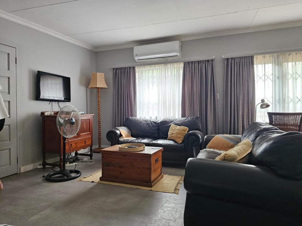 Giraffe's Rest, Self Catering Studio Apartment Apartment in South Africa