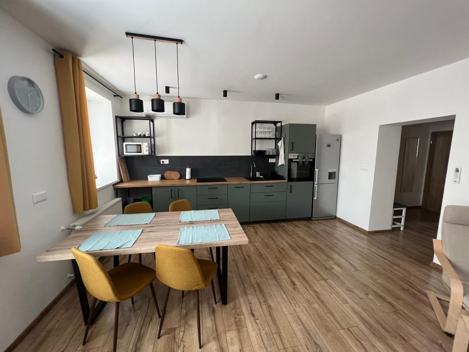 Dining area, dishwasher, pet friendly