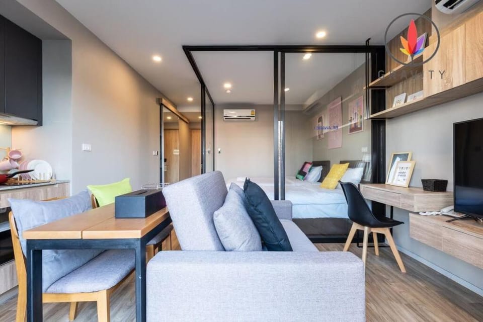 BTS S5 Surasak 900 meters near the Mekong River Pier Free Swimming Pool in Ferris Wheel Night Market Chinese Reception Bangkok Center Apartment in Bangkok