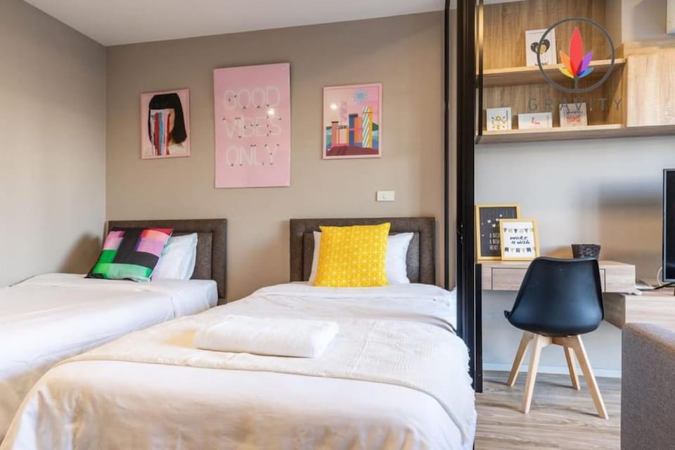 BTS S5 Surasak 900 meters near the Mekong River Pier Free Swimming Pool in Ferris Wheel Night Market Chinese Reception Bangkok Center Apartment in Bangkok
