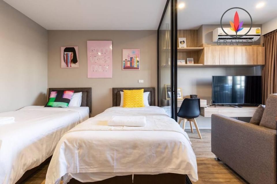 BTS S5 Surasak 900 meters near the Mekong River Pier Free Swimming Pool in Ferris Wheel Night Market Chinese Reception Bangkok Center Apartment in Bangkok