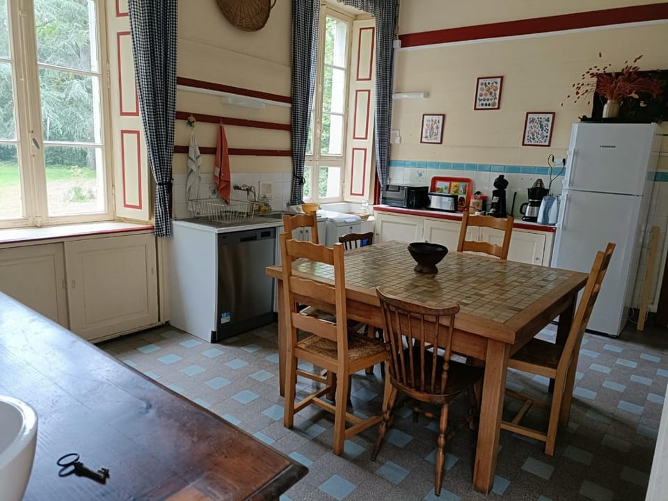 Dining area, dishwasher, microwave, oven, stove, kitchen