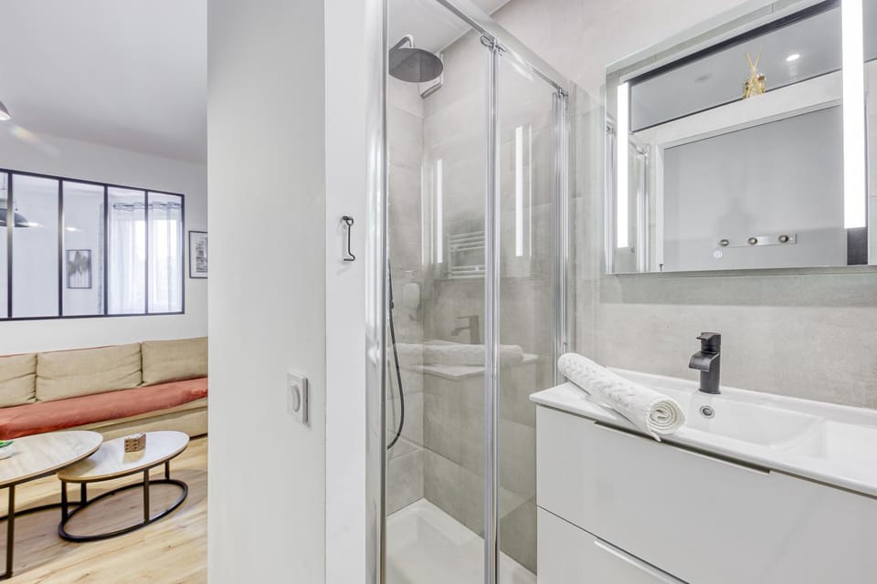 Shower, Bathroom, Photo of the whole room, Bath, towels