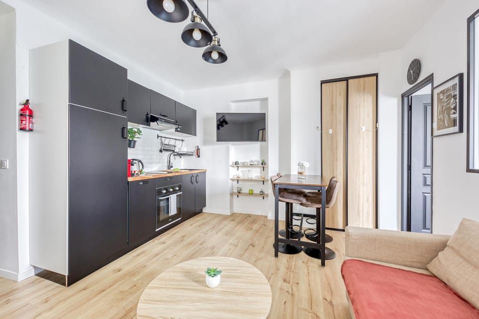 Kitchen or kitchenette, Living room, Seating area, Dining area, oven, stove