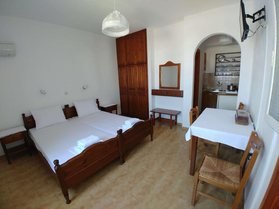 Casper's studios Apartment in Paros, Greece