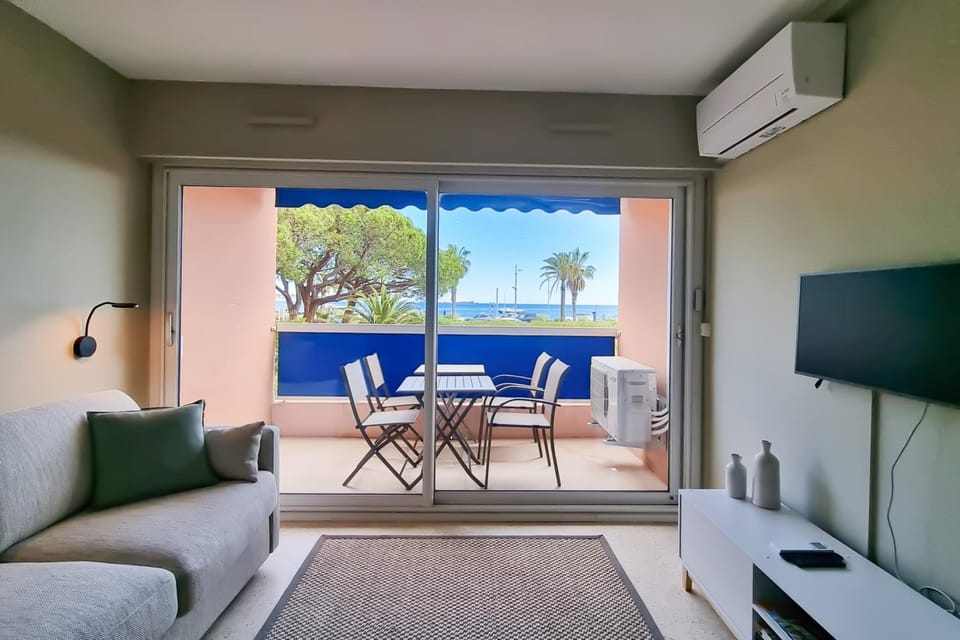 Apartment 4 guests with access to the beachFréjus House in Fréjus