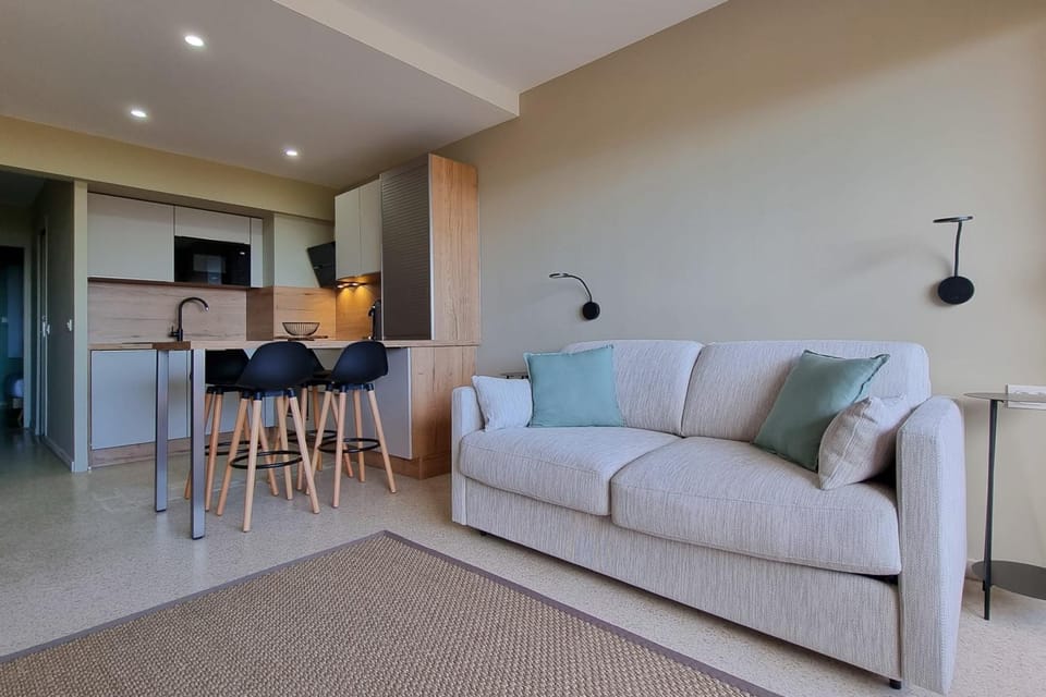 Apartment 4 guests with access to the beachFréjus House in Fréjus
