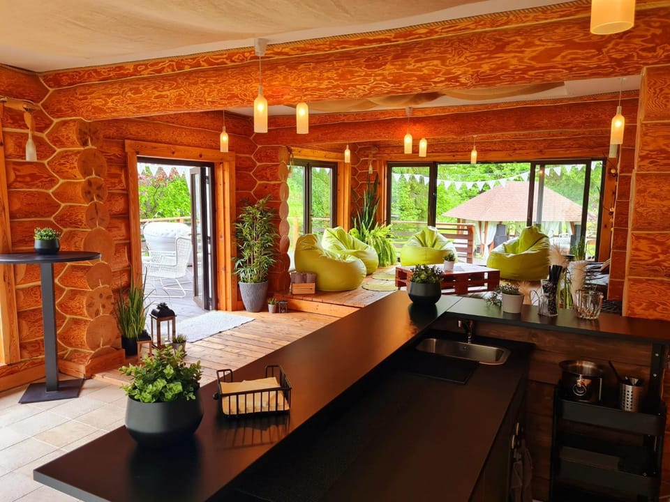 Lounge or bar, Seating area, Drinks