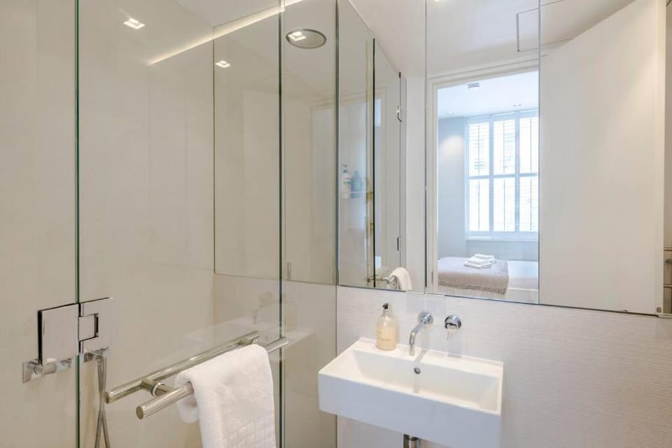 Central Holborn Bloomsbury flats Apartment in London Borough of Islington