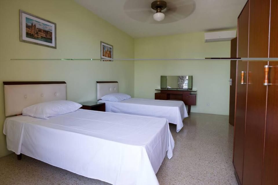 1 Bedrm Apt Seaview Balluta Bay (14) Apartment in Sliema