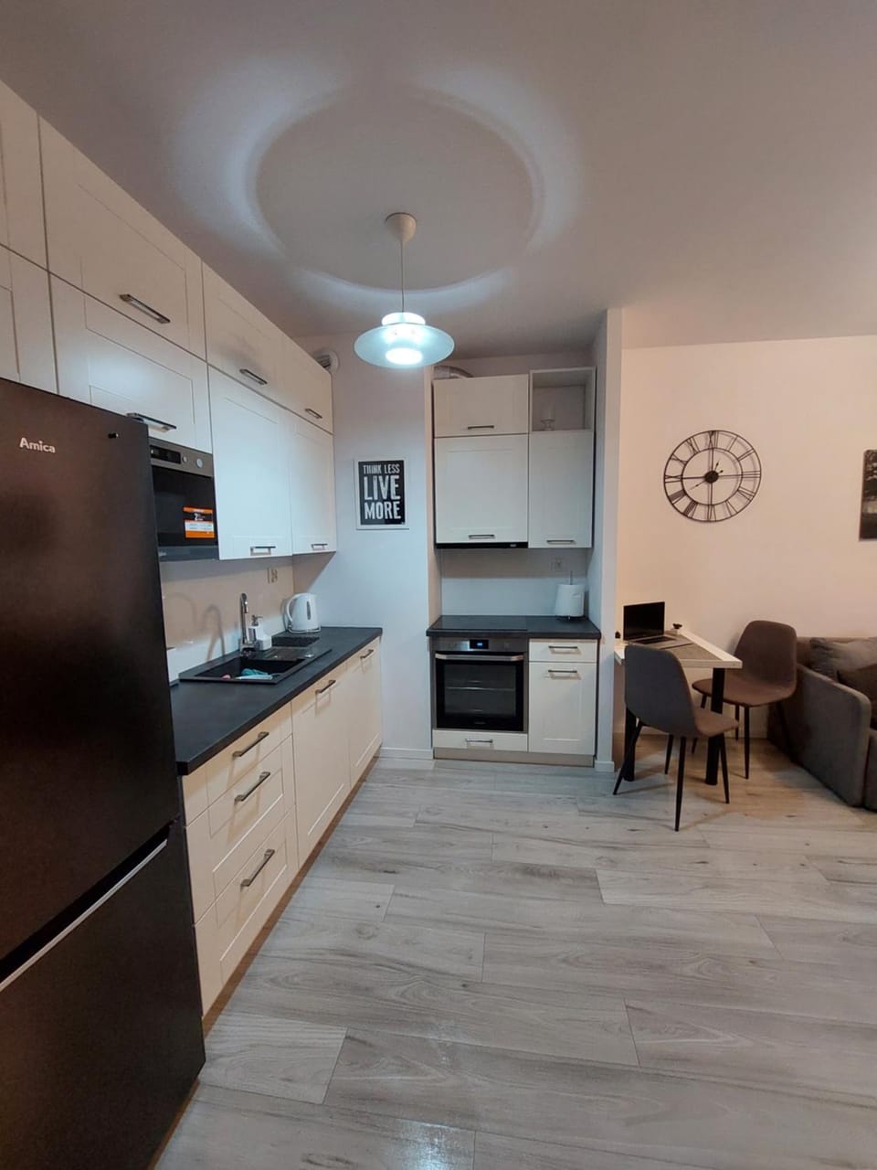 Kitchen or kitchenette, Dining area, minibar, stove