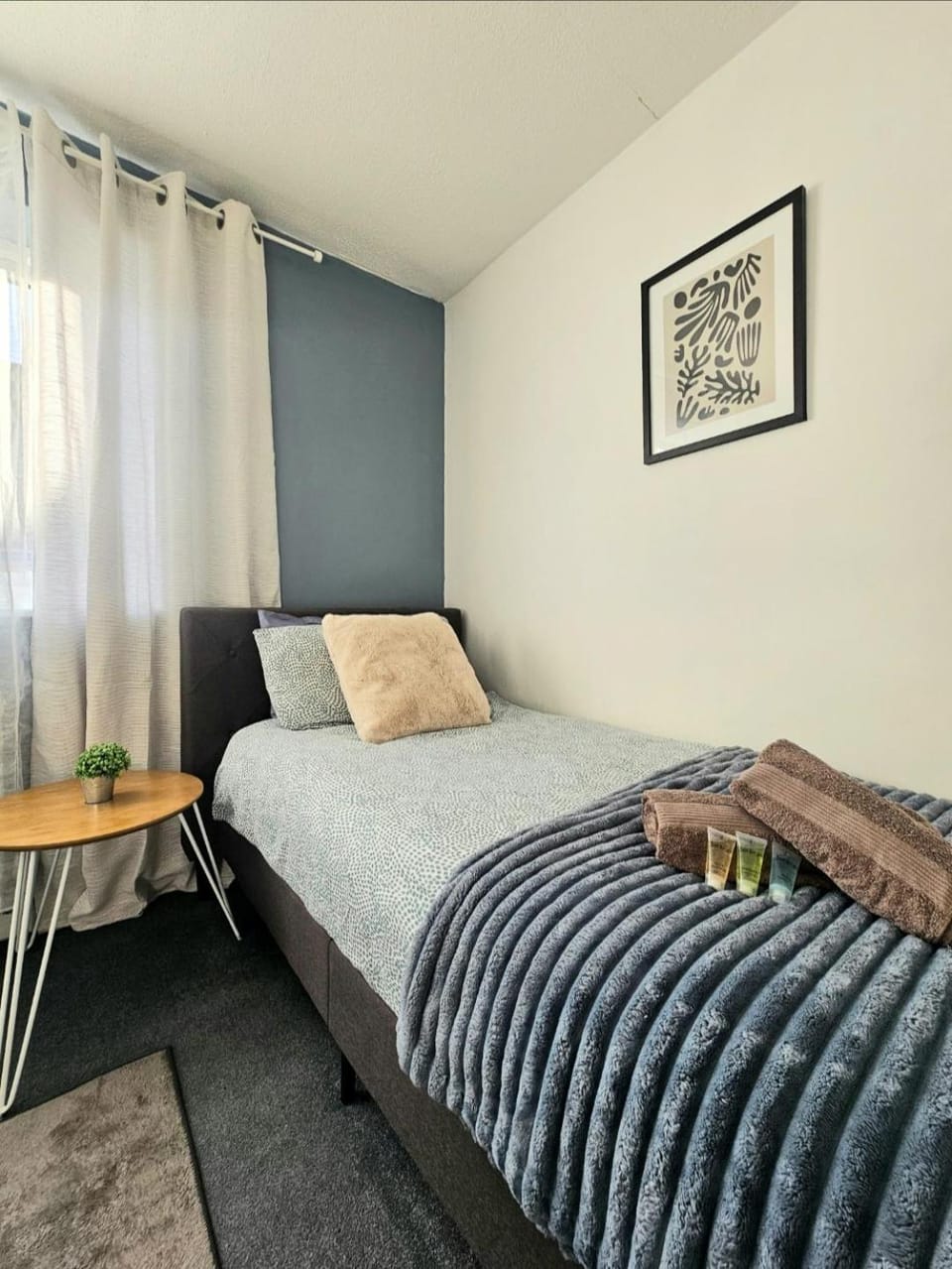 Guest House - close to all amenities House in Northampton