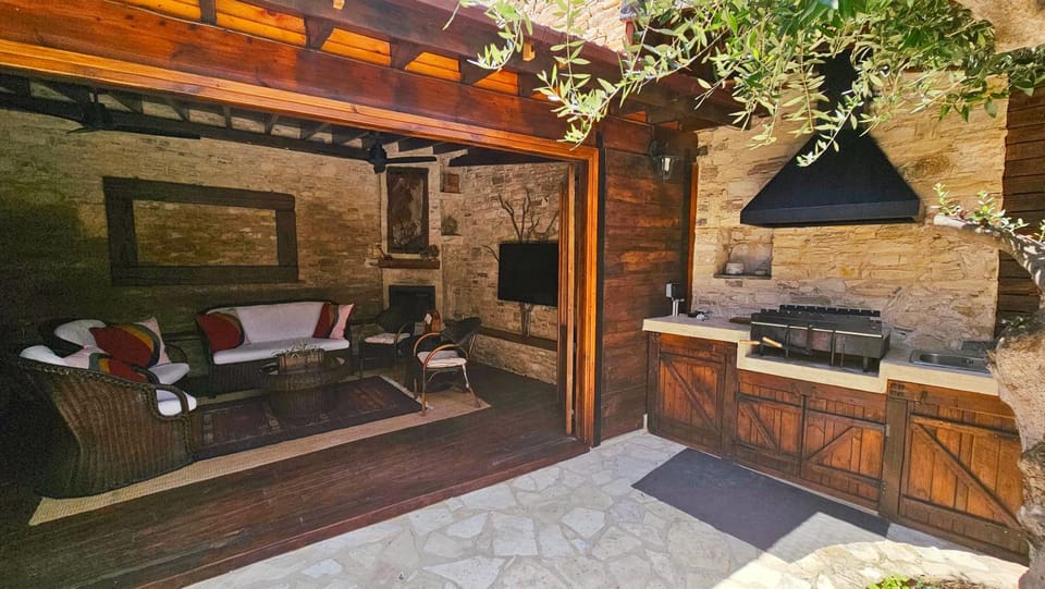 Communal lounge/ TV room, BBQ facilities, TV and multimedia, Evening entertainment