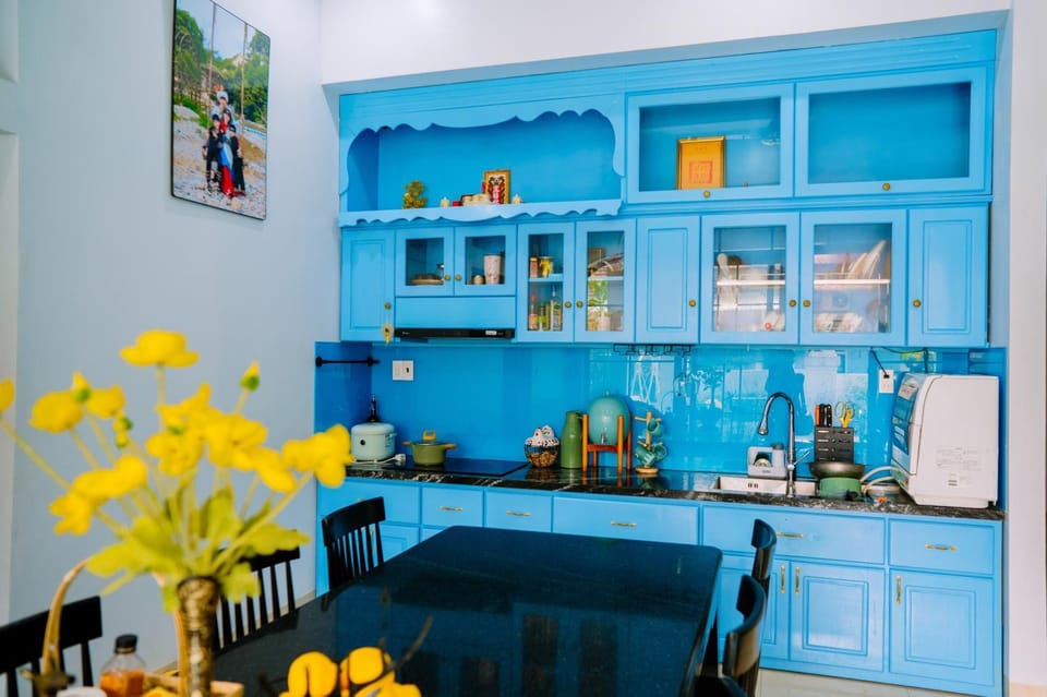 Dining area, kitchen