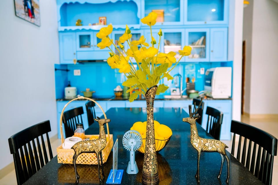 Dining area, kitchen, Internal: Not applicable to any particular room
