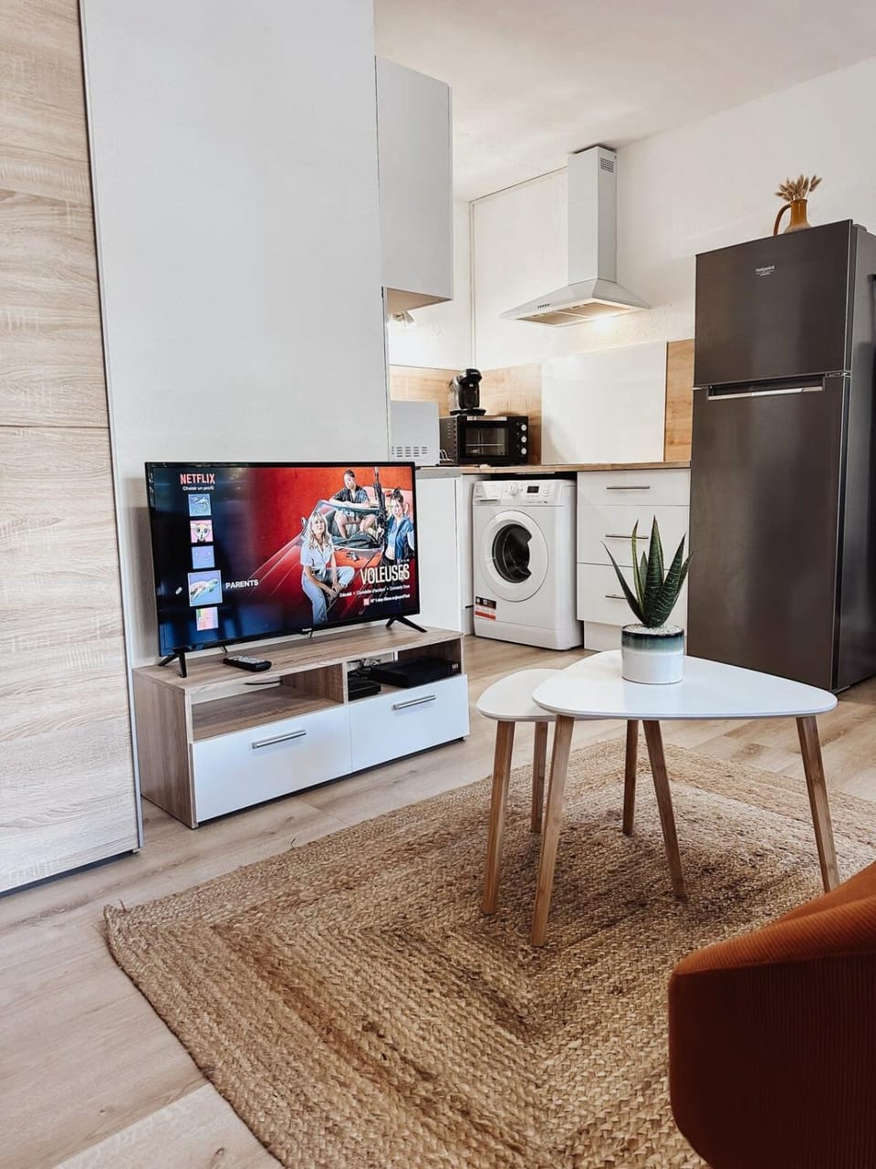 Communal lounge/ TV room, TV and multimedia, Kitchen or kitchenette, Dining area, washing machine