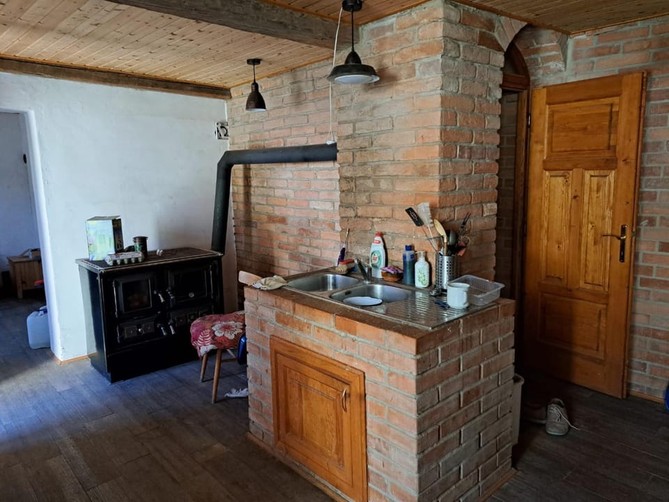 Kitchen or kitchenette, Food and drinks