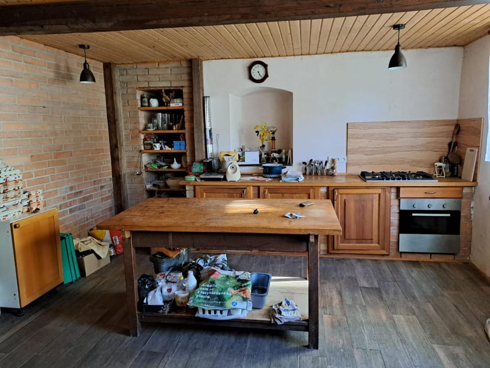 Kitchen or kitchenette, pet friendly, stove