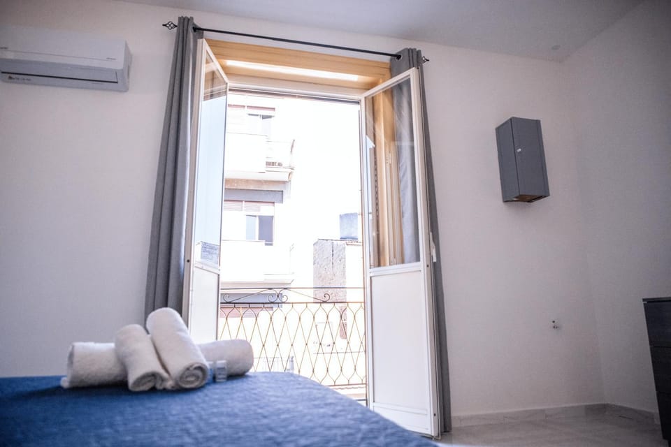 Bed, Bedroom, air conditioner