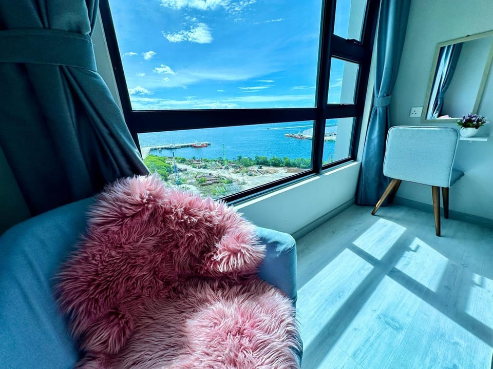 Bed, Day, Natural landscape, View (from property/room), Photo of the whole room, Seating area, Bedroom, Sea view