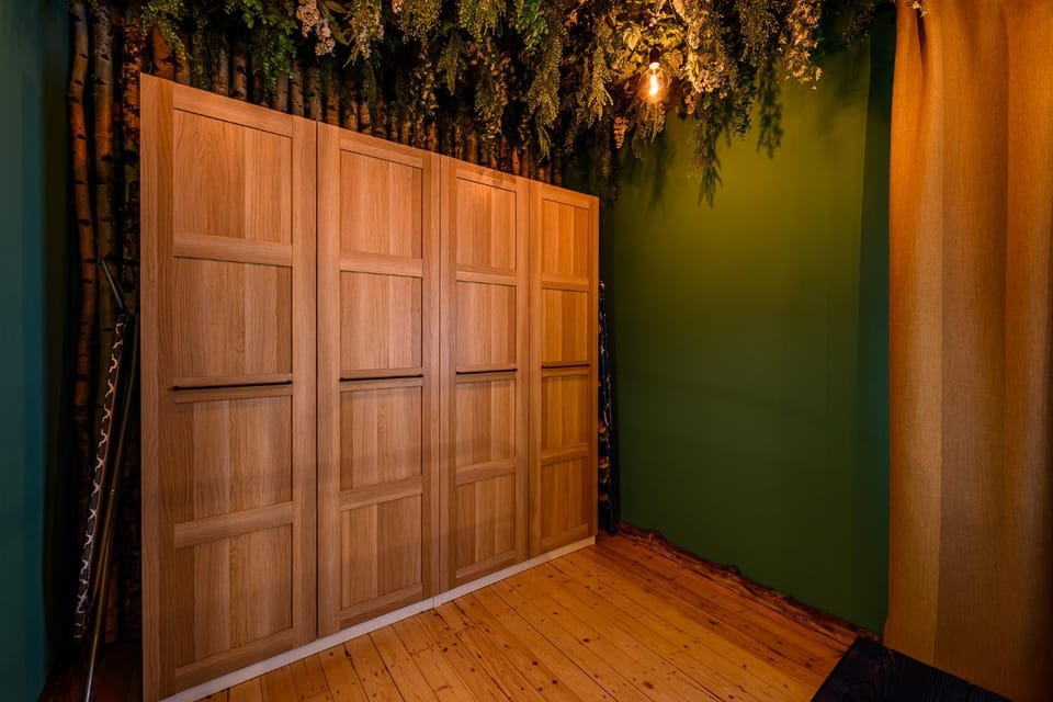 Bedroom, wardrobe