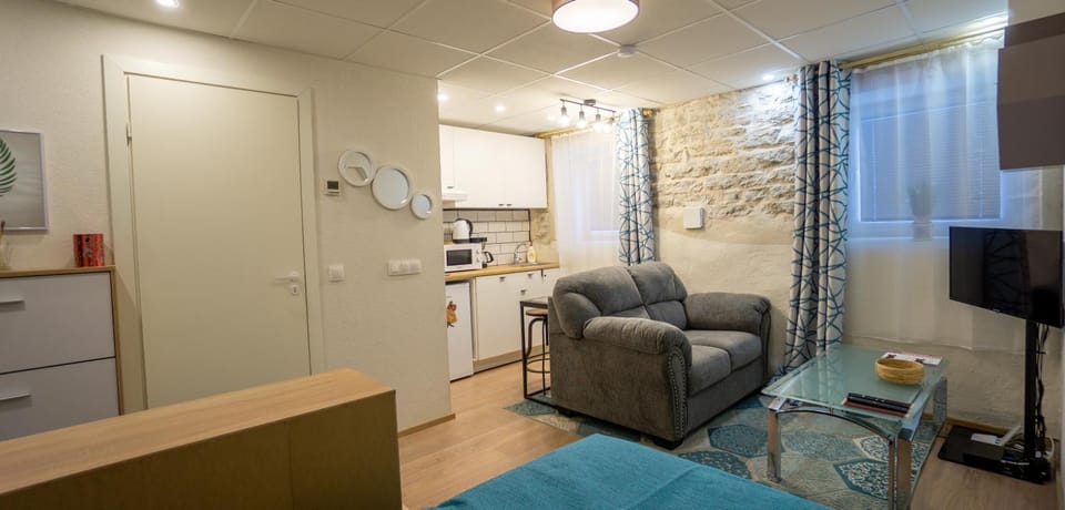 Kitchen or kitchenette, Living room