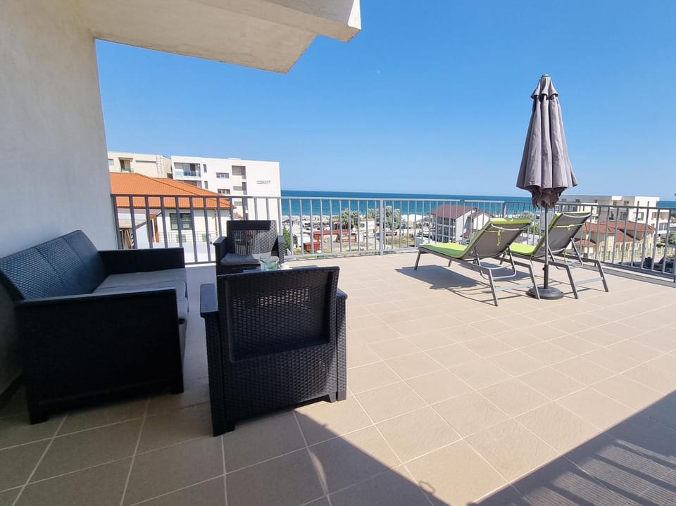 Natural landscape, View (from property/room), Balcony/Terrace, Beach, Sea view, sunbed
