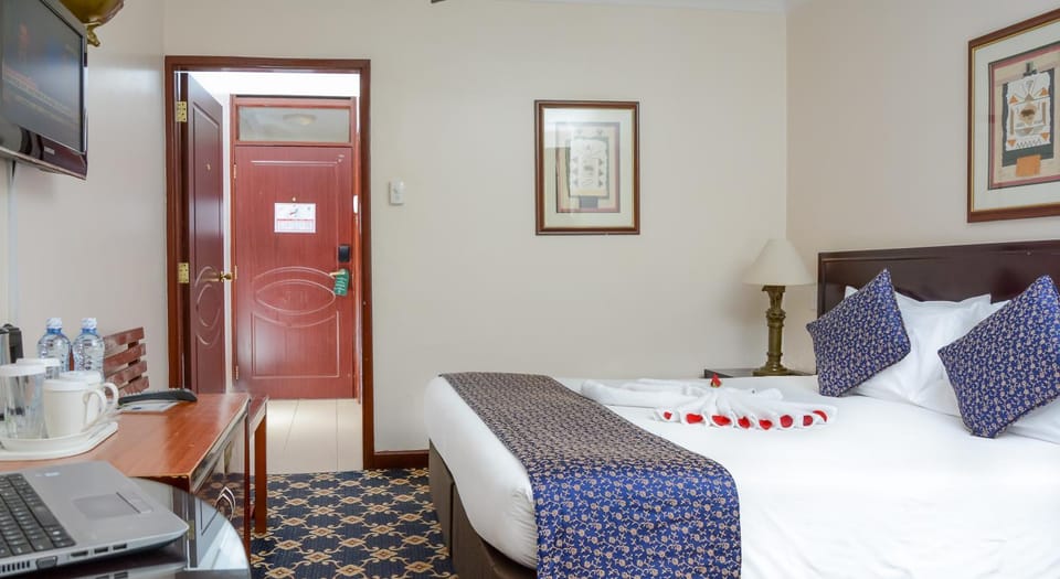 Bed, Photo of the whole room, Decorative detail, Bedroom