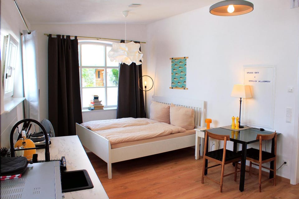 Bed, Living room, Photo of the whole room, Seating area, Dining area, Bedroom