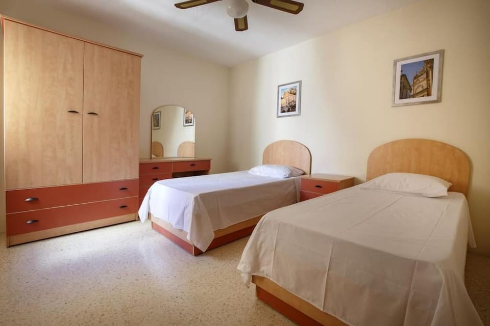 2 Bedrm Apt Seaview Balluta Bay (13) Apartment in Sliema