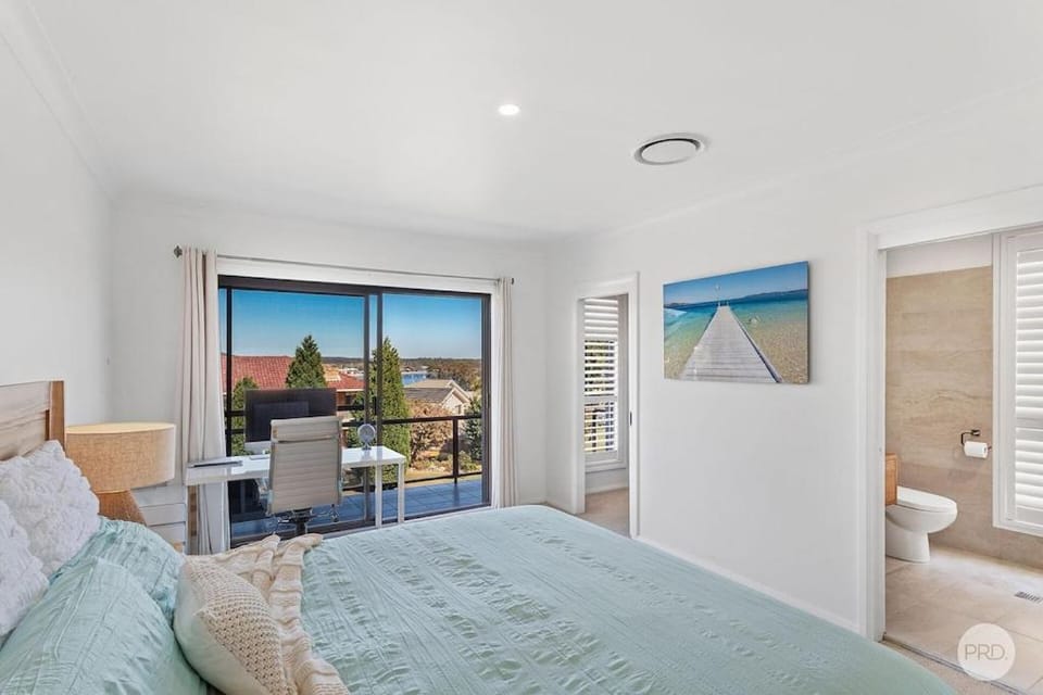 Aquablue Holiday Home - Hot Spa & Pool - 2m Walk to Beaches House in Corlette