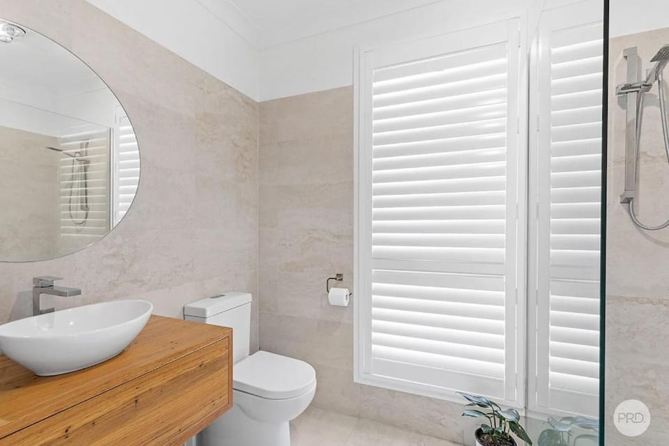Aquablue Holiday Home - Hot Spa & Pool - 2m Walk to Beaches House in Corlette